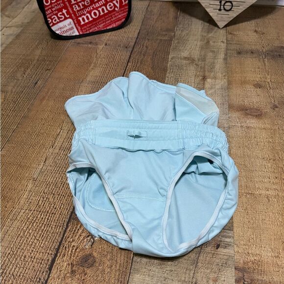 Lululemon Hotty Hot Short II (Long 4")
Ice Milk - Picture 14 of 14